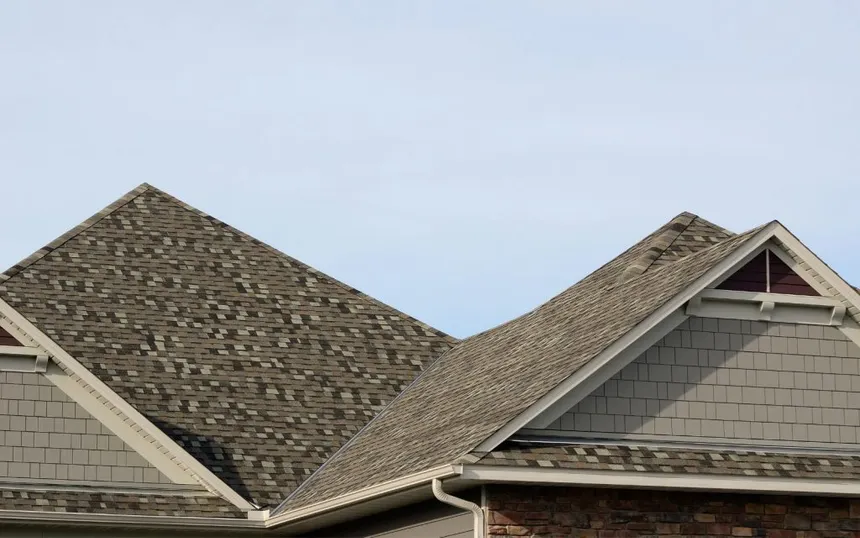 Commercial roofing Fort Worth - professional roofers installing commercial roof in North Texas
